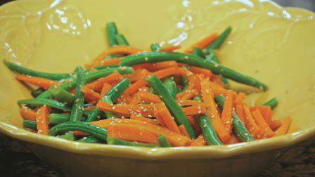 Steamed Green Beans and Carrots with Orange Sauce
